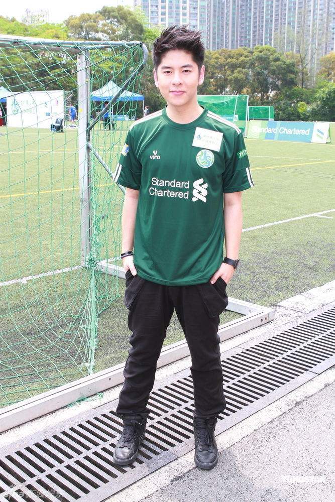 许冠杰为什么捧张国荣？许冠杰为什么隐退了(许冠杰瞧不起张国荣)