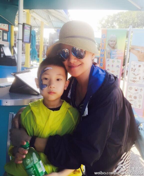 周冬齐和王茜、胡可很像对比照 周冬齐和王茜、胡可很像对比照