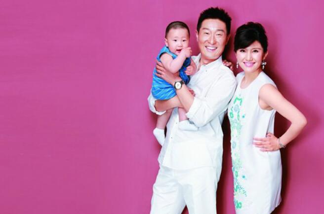 周冬齐和王茜、胡可很像对比照 周冬齐和王茜、胡可很像对比照