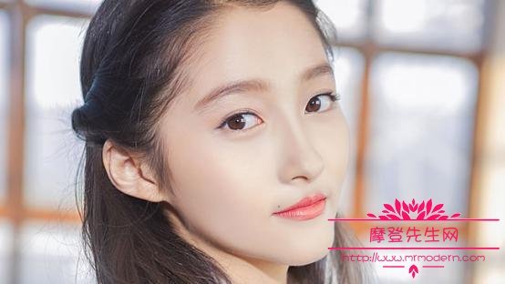 为什么关晓彤艺考初试被叫停？关晓彤为什么(关晓彤艺考稿件是什么)