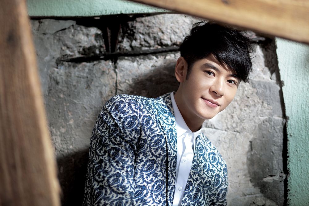 许冠杰为什么捧张国荣？许冠杰为什么隐退了(许冠杰瞧不起张国荣)