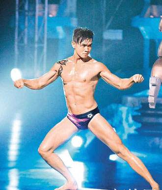 香港先生泳装肌肉激凸照片 香港先生泳装肌肉激凸照片