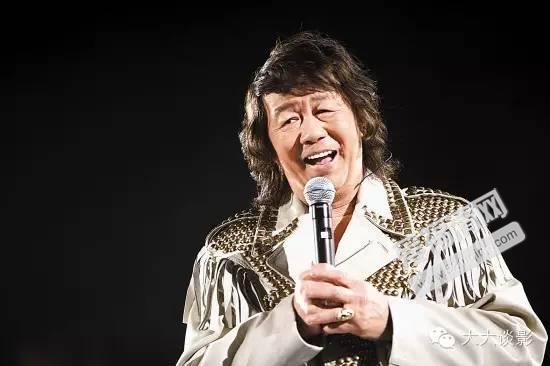 许冠杰为什么捧张国荣？许冠杰为什么隐退了(许冠杰瞧不起张国荣)