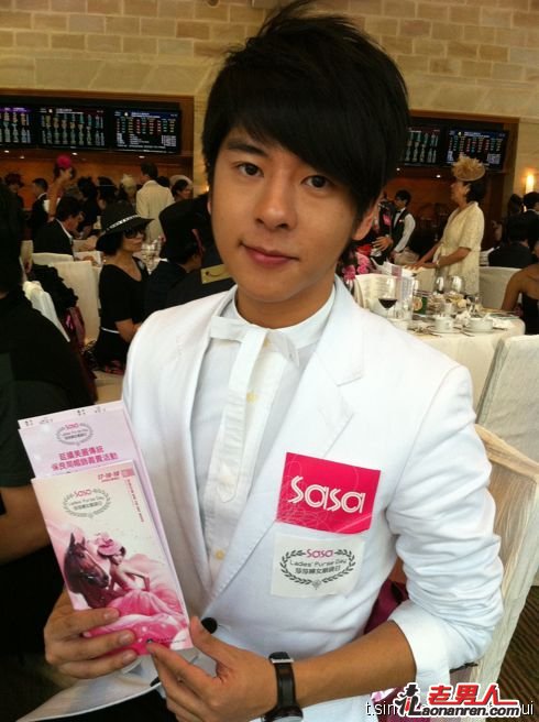 许冠杰为什么捧张国荣？许冠杰为什么隐退了(许冠杰瞧不起张国荣)