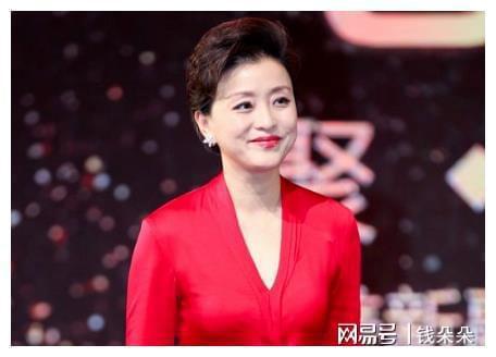 杨澜事件，董卿近况(杨澜倪萍董卿)