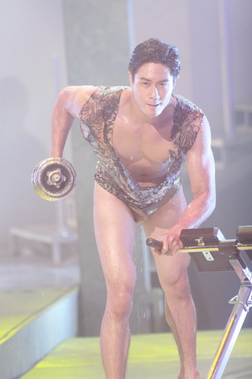 香港先生泳装肌肉激凸照片 香港先生泳装肌肉激凸照片