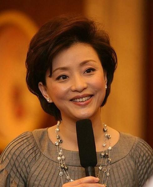 李艾主持的模特节目，李艾主持的律(主持人李艾资料)