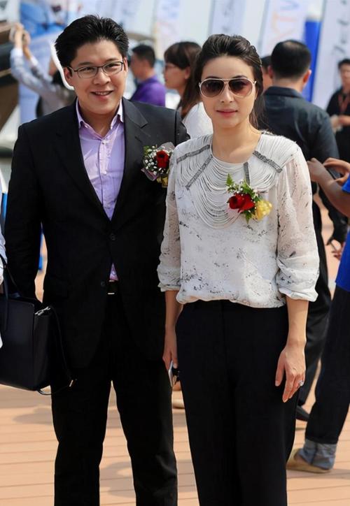 郭晶晶老公，郭晶晶被离婚是真的(郭晶晶现在老公)