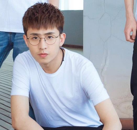 焦迈奇以前是个胖子真假(焦迈奇长什么样)