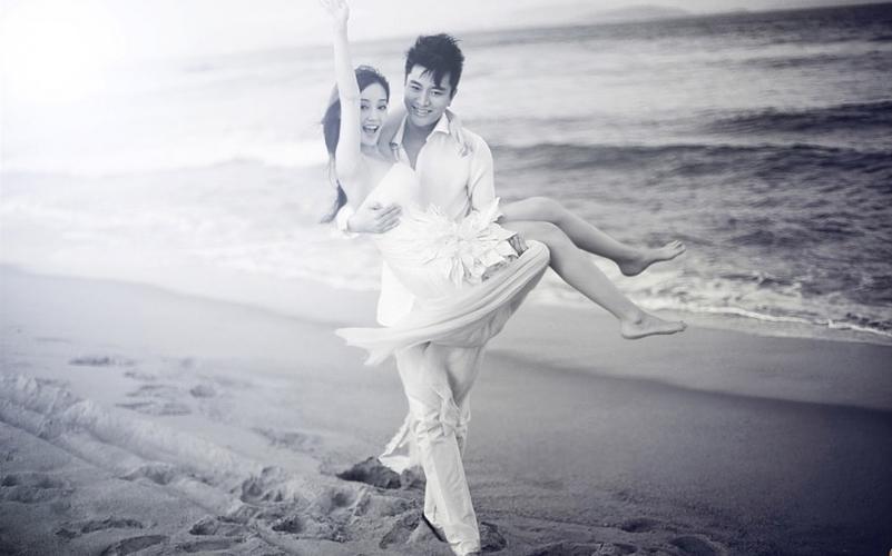 李小璐和贾乃亮结婚照,李湘婚纱照(贾乃亮和李小璐结婚时的照片)
