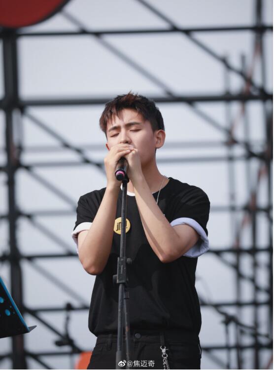 焦迈奇以前是个胖子真假(焦迈奇长什么样)