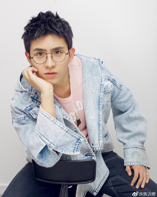 焦迈奇以前是个胖子真假(焦迈奇长什么样)