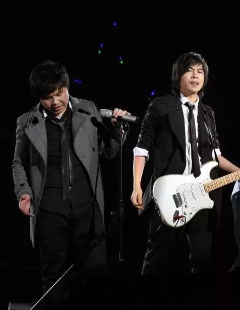 水木年华成员,水木年华两个人叫什(水木年华是哪几个人)