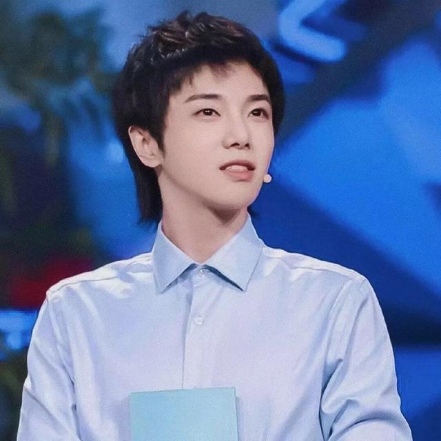 华晨宇年龄，华晨宇好老(华晨宇以前现在对比照)