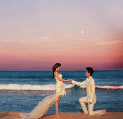 李小璐和贾乃亮结婚照，李湘婚纱照(贾乃亮和李小璐结婚时的照片)