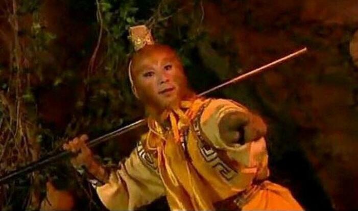 曹荣为什么把孙悟空演成抽筋版的样子