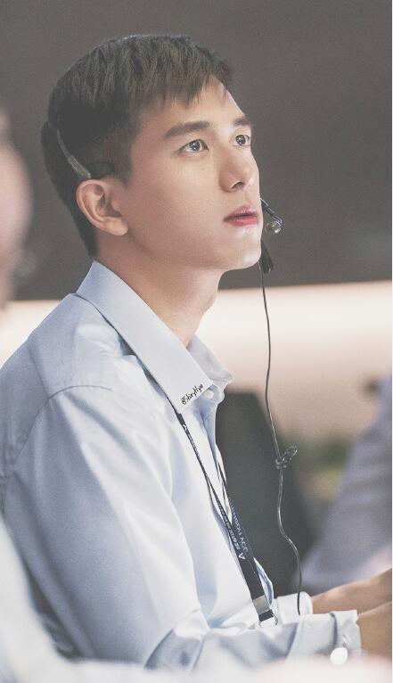 李现为什么叫杨紫老师(李现和杨紫什么关系?)