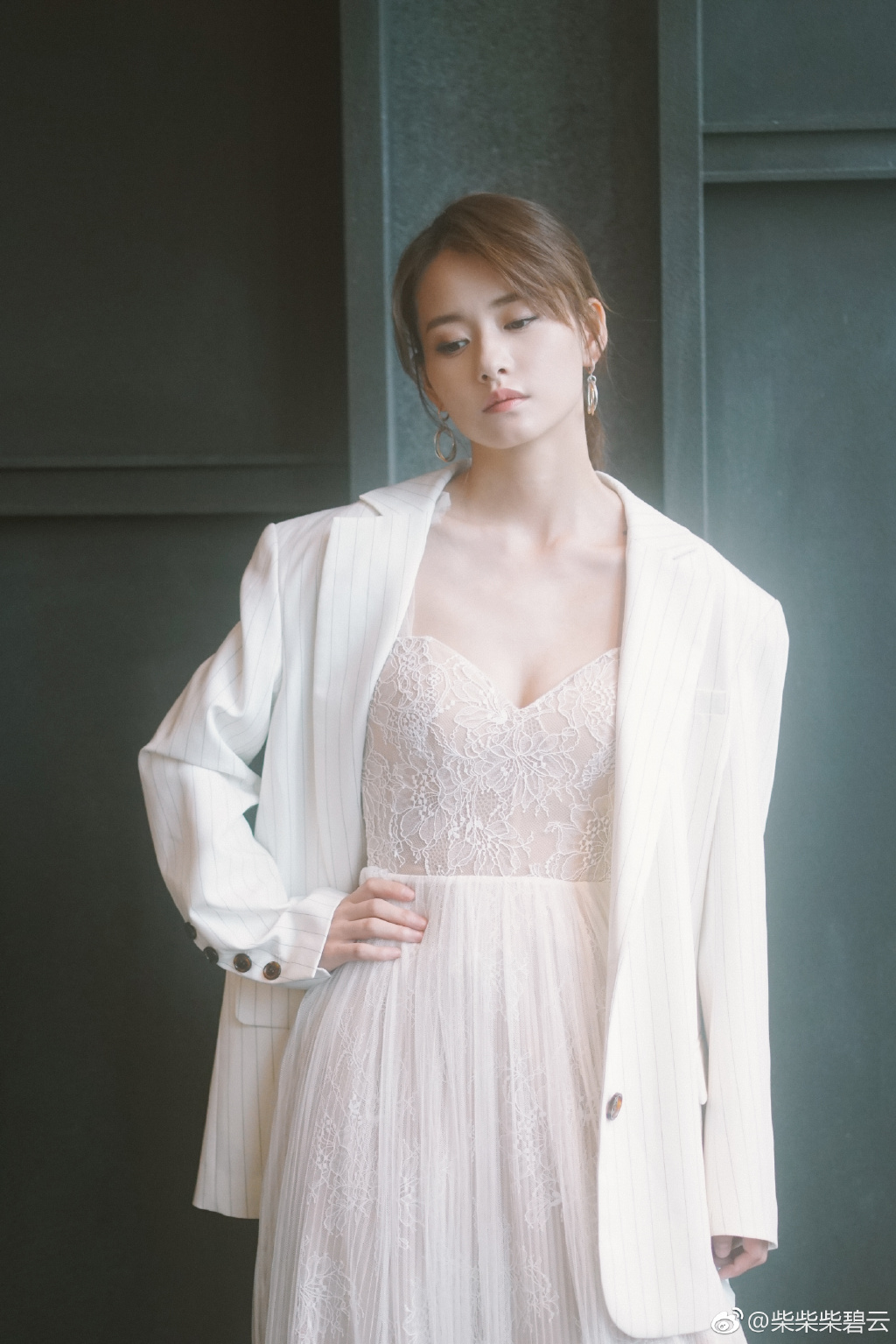 柴碧云为什么这么瘦还有喉结？女的到底有喉