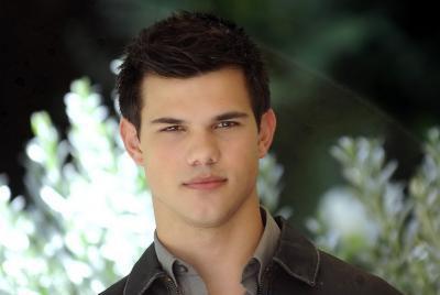 暮光之城男主角图片，暮光之城男主(暮光之城男主太帅了)