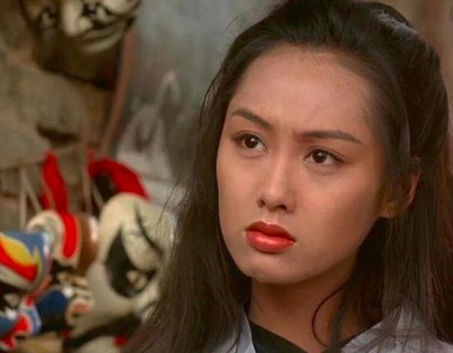 朱茵为什么恨周星驰，周星驰和朱茵(朱茵到底喜欢周星驰吗)