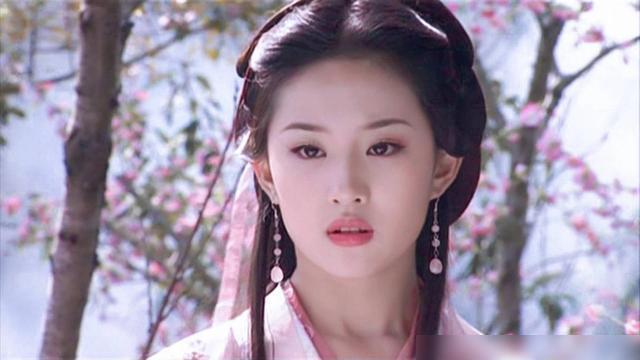 刘亦菲走光，网友街头偶遇刘亦菲(路人偶遇刘亦菲逛街)