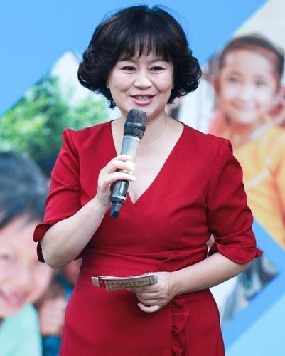 鞠萍老公，鞠萍一家三口近照(鞠萍姐姐近照)