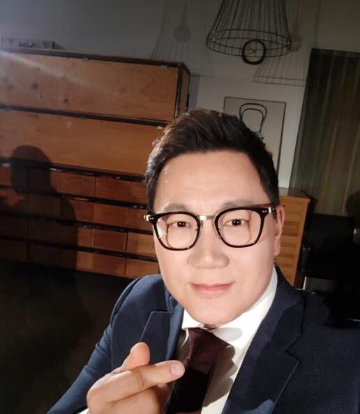 郑淳元好壮秀肌肉照片(郑淳元年轻照片)