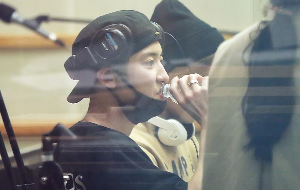 为什么流行口罩戴在下巴底下(经常把口罩戴在下巴下面对脸型好吗) 为什么流行口罩戴在下巴底下(经常把口罩戴在下巴下面对脸型好吗)