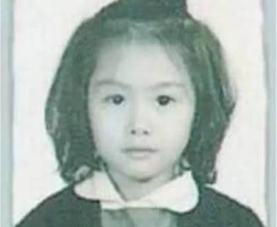 女明星小时候的照片，女演员们的小(女明星小时候的旧照片)