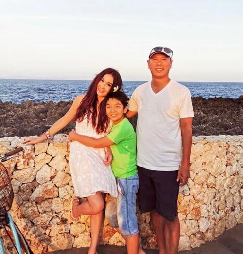 父亲节明星晒照，父亲节母亲节分别(父亲节节的照片)