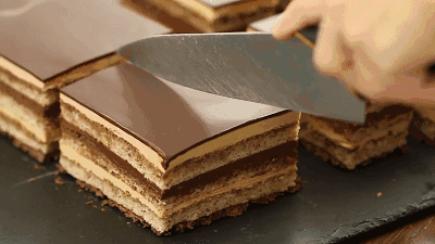 梁咏琪被塞了多少蛋糕,高尔夫球多(梁咏琪被塞蛋糕 肯定真) 梁咏琪被塞了多少蛋糕,高尔夫球多(梁咏琪被塞蛋糕 肯定真)