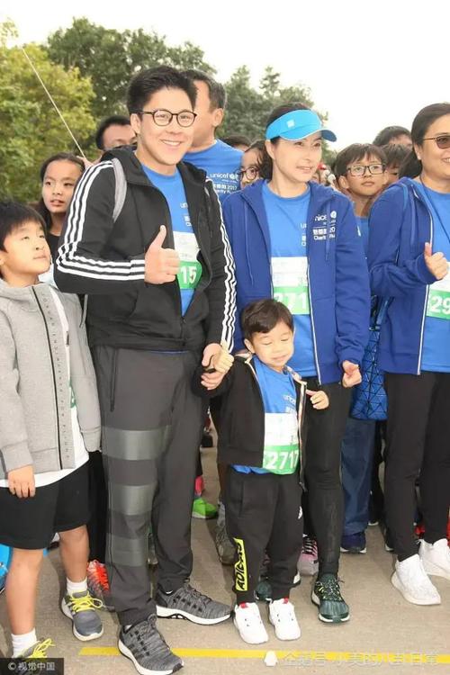 父亲节明星晒照，父亲节母亲节分别(父亲节节的照片)