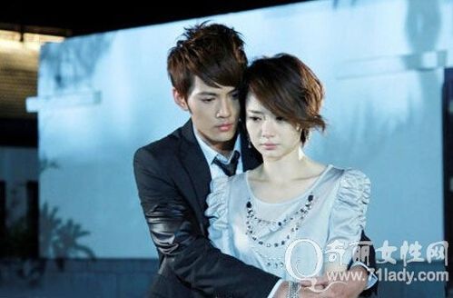 戚薇徐正曦,徐正溪发布会表白戚薇(戚薇徐正曦结婚照片)