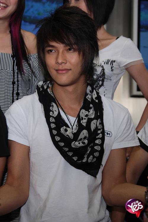 汪东城和炎亚纶怎么了，炎亚纶跟汪(炎亚纶到底是不是喜欢汪东城)