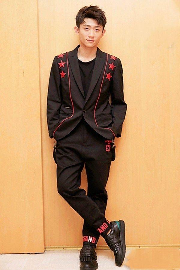 张一山身高，165身高的男明星(张一山身高到底有多高)