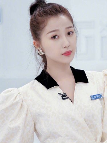 虞书欣家境怎么样,虞书欣和乔欣谁(虞书欣是什么性格)