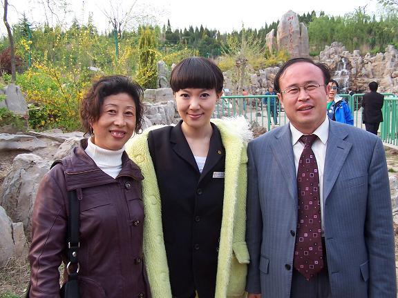 周艳泓的老公是谁，周艳泓是毕福剑(周艳泓丈夫简历)