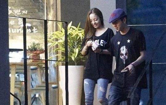 具荷拉扔水瓶砸圭贤是怎么回事?她交往过多 具荷拉扔水瓶砸圭贤是怎么回事?她交往过多