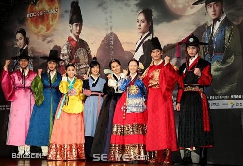 拥抱太阳的月亮演员表，拥抱太阳的(太阳抱着月亮的演员表)