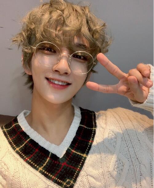 洪知秀家境情况怎么样(洪知秀多少岁)