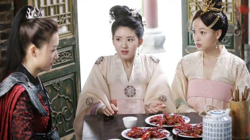 明星穿越照，明星小时候的照片大全(全部的明星小时候的相片)