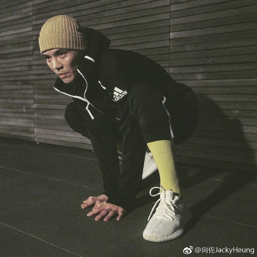 王可如向佐是什么关系情侣吗？向佐在哪儿学