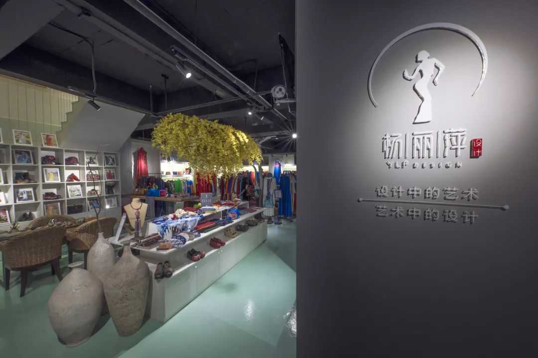 杨丽萍不戴帽子和戴帽子对比照(杨丽萍为什么老戴帽子和眼镜) 杨丽萍不戴帽子和戴帽子对比照(杨丽萍为什么老戴帽子和眼镜)