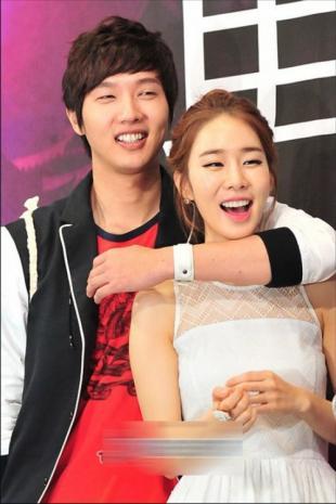 金钟铉提起申世京,金钟铉小时候怎(钟铉申世京恋情)