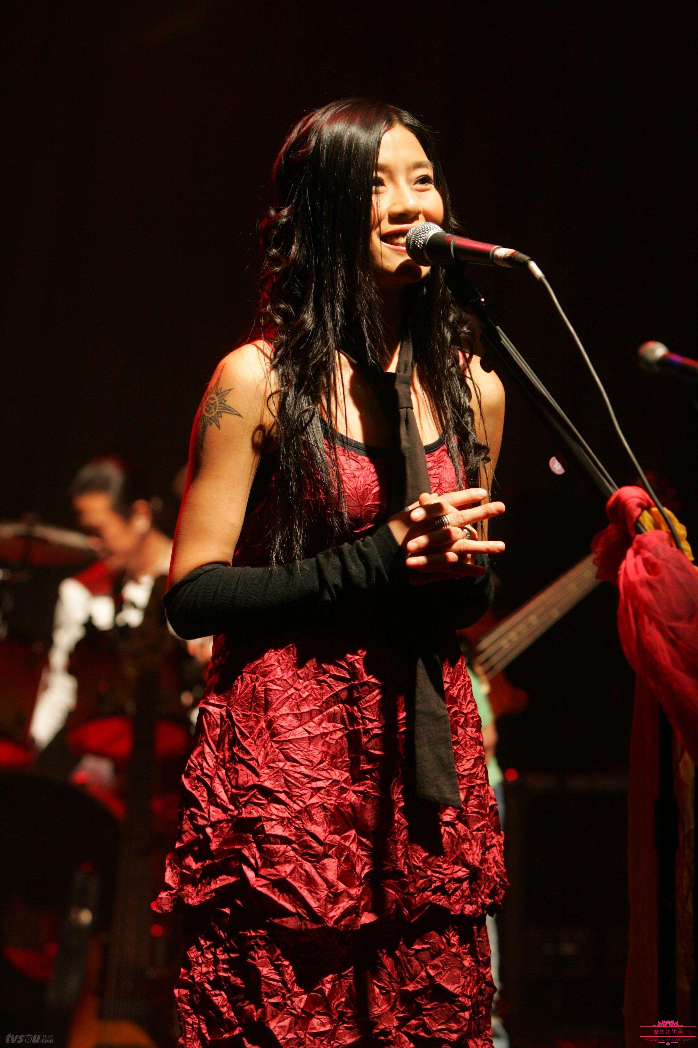 臧鸿飞老婆唐平的纹身图片(臧鸿飞妻子唐平)