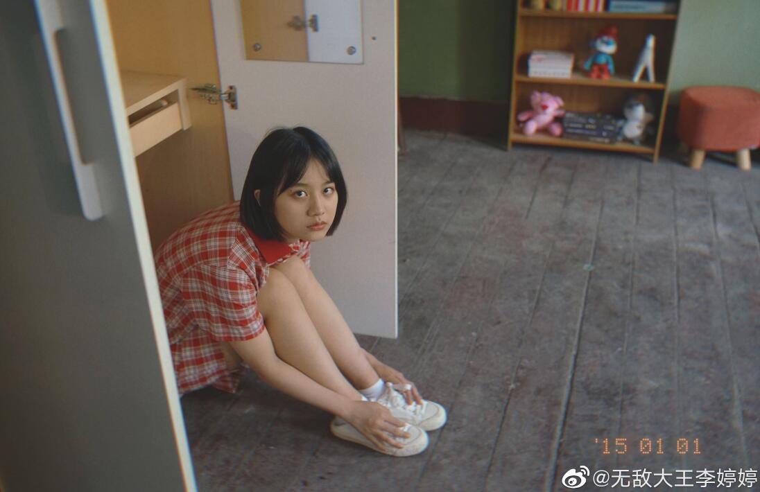 李婷婷和易烊千玺好像对比照(易烊千玺和女星合照) 李婷婷和易烊千玺好像对比照(易烊千玺和女星合照)