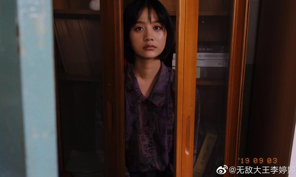 李婷婷和易烊千玺好像对比照(易烊千玺和女星合照)