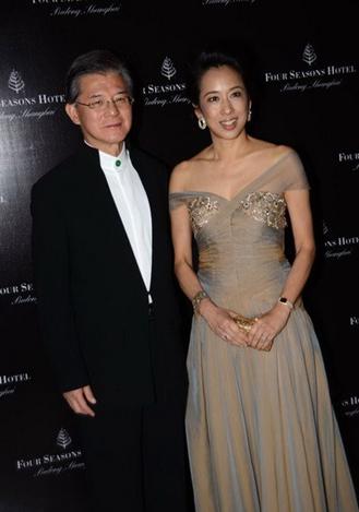 朱玲玲为什么和霍震霆离婚？两人离婚后霍震