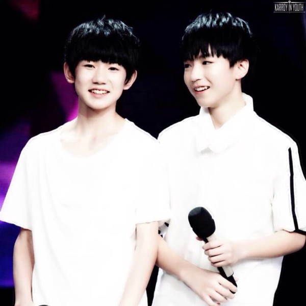 王俊凯王源是亲兄弟吗？王俊凯把王源护在怀