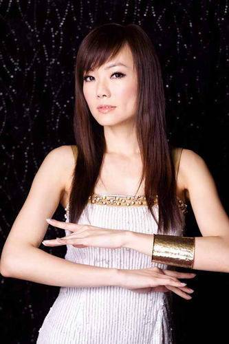 谢金燕的儿子，谢金燕男友(谢金燕妈妈)